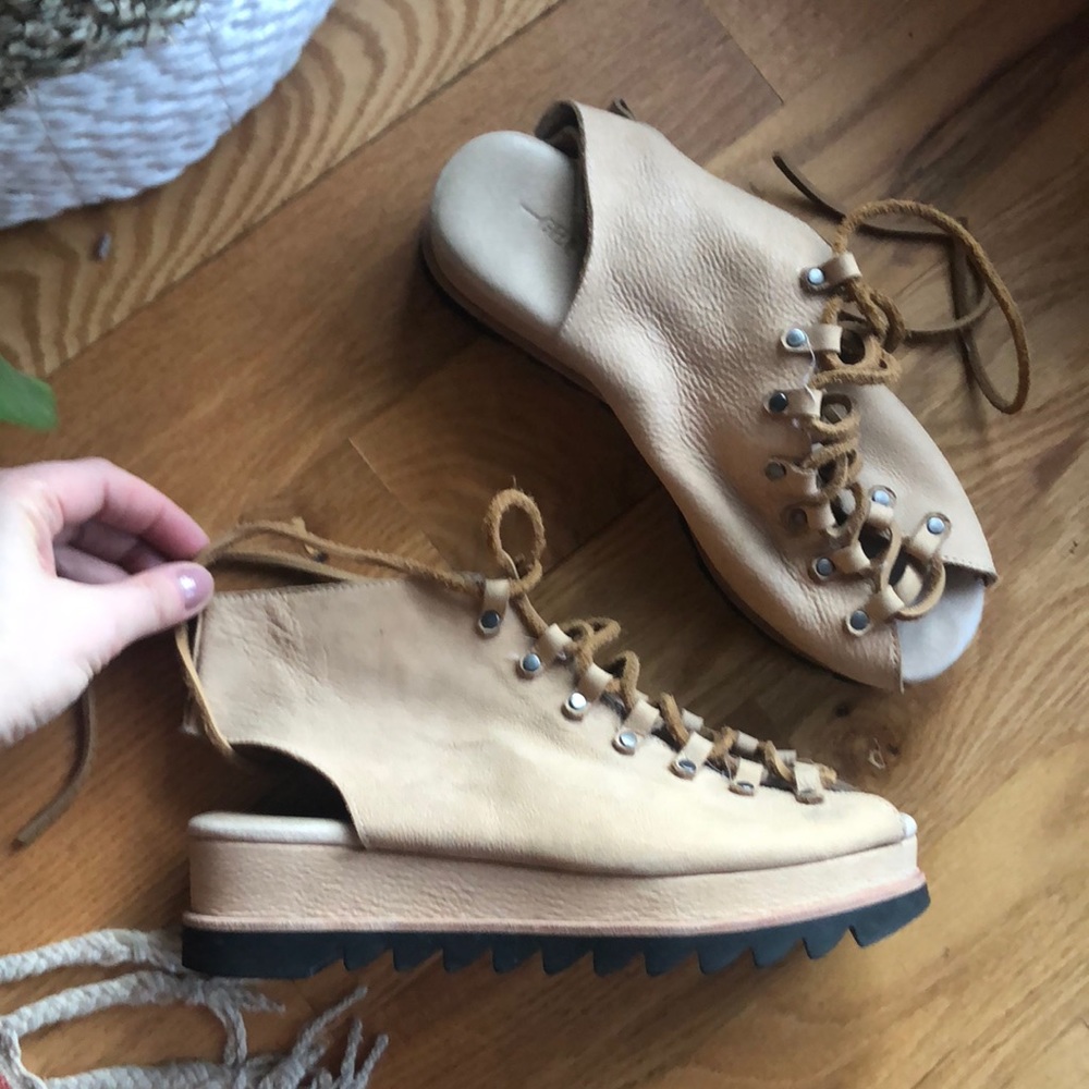 Leather sandals by GeeWawa